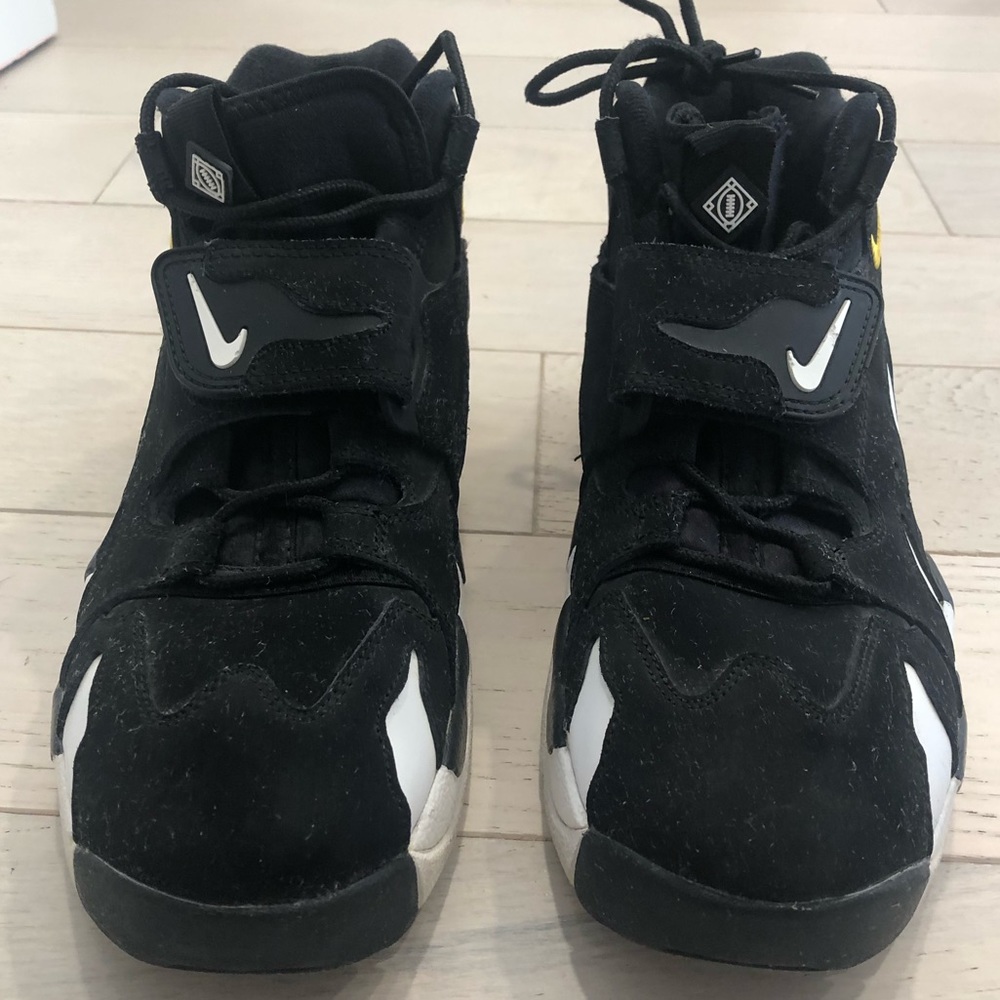 Nike Diamond Turf 2017 Sneakers- mens 9/ womens 11